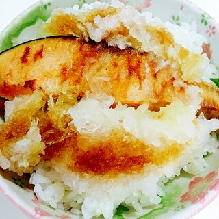 お弁当にも山ご飯にも最適♪簡単しゃけ丼